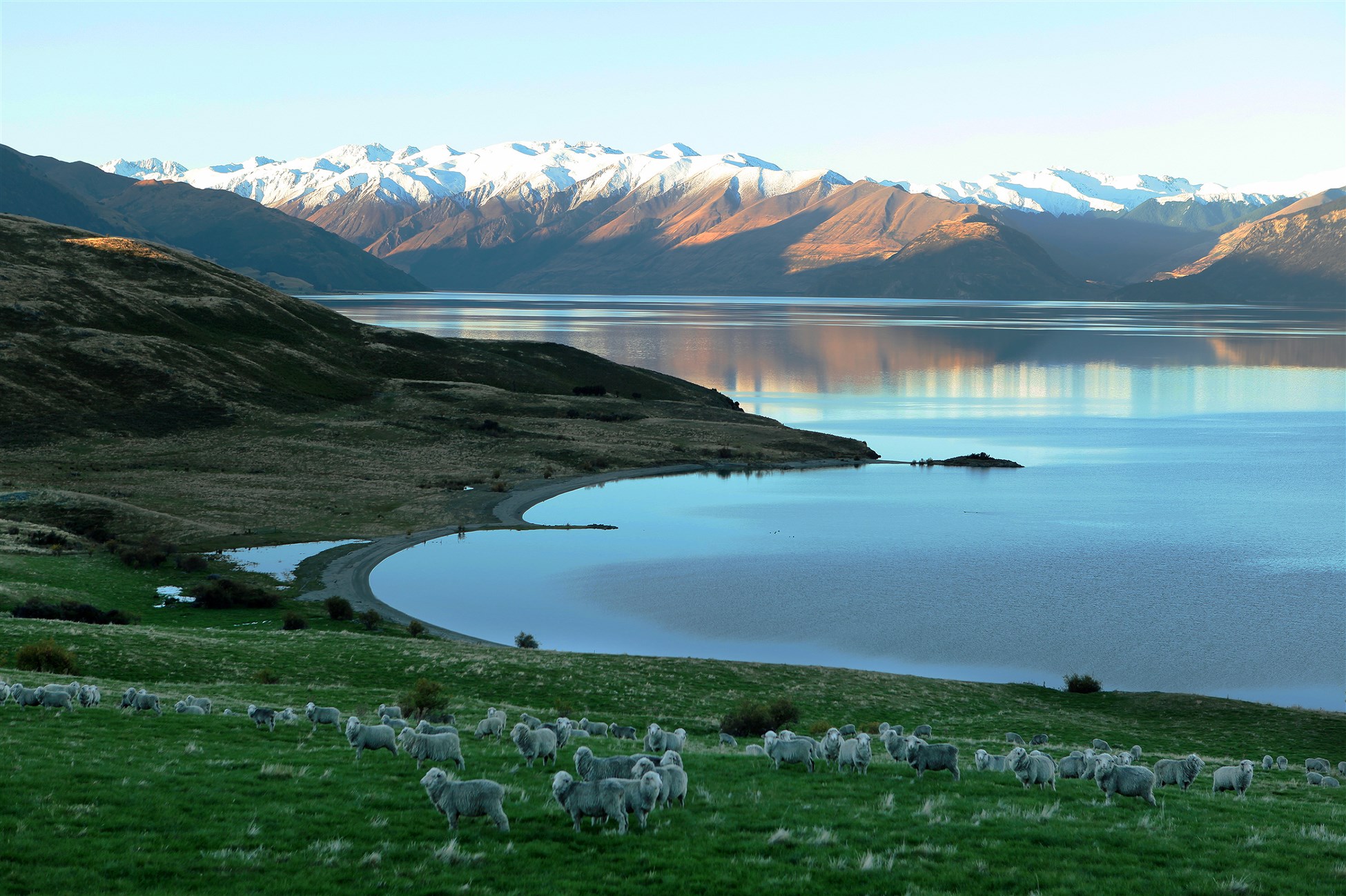 Lake Wanaka scenic drive in Central Otago