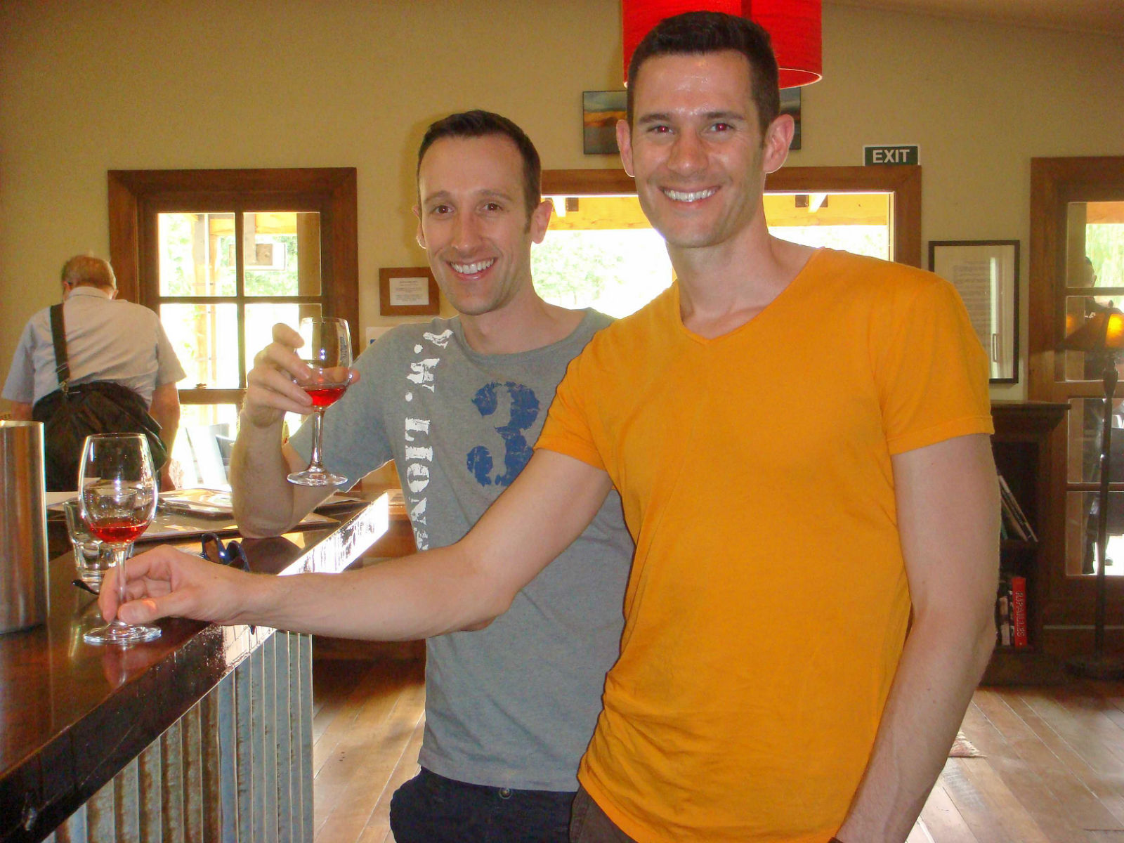 Friends enjoying wine tasting in Central Otago with Wanaka Wine Tours